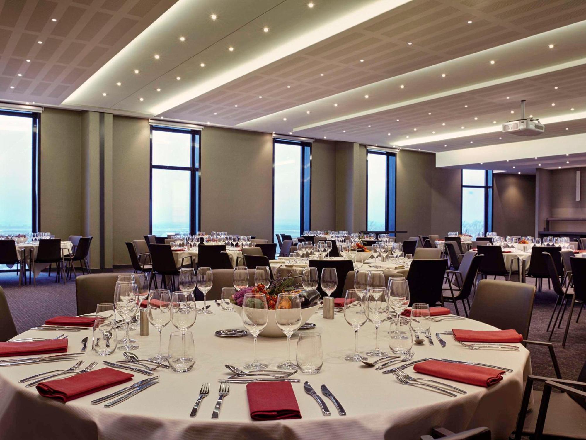 Pullman Paris Cdg Airport Hotel Roissy-en-France
